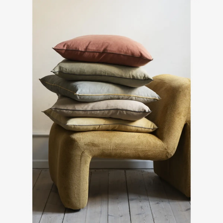 Poszewka na poduszę z  lamówką Madam Stoltz_3.webp