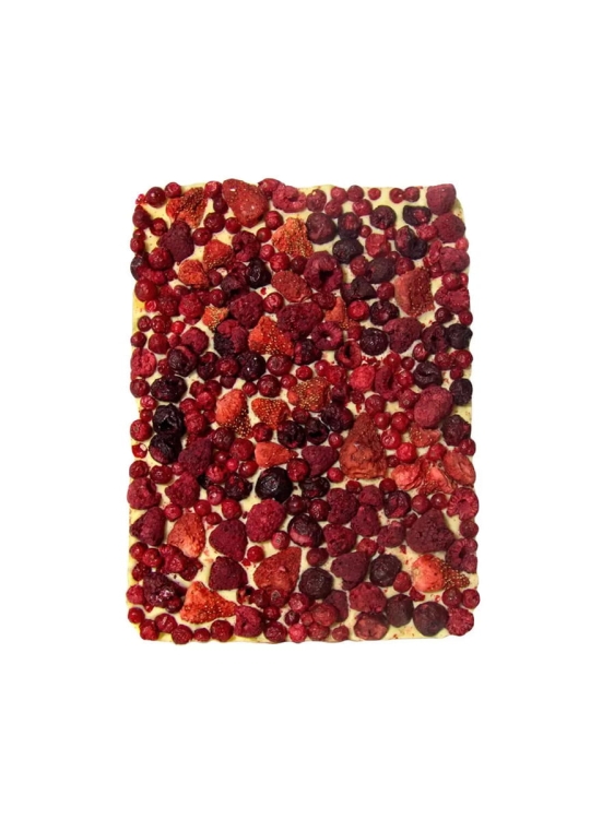 blok-biala-czekolada-owoce-czerwone-sklad-koncept